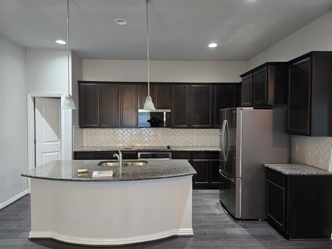 Building Photo - 1801 Chimney Dr