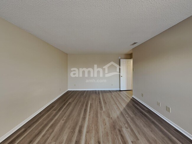 Building Photo - 10812 Parker Dr