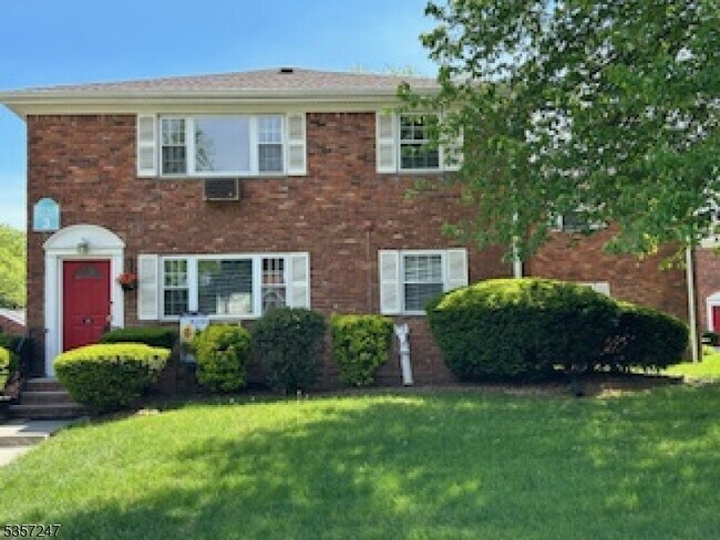 Primary Photo - 15A Atherton Ct