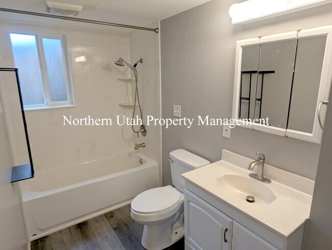 Building Photo - East Bench 5 Bed, 2 Bath