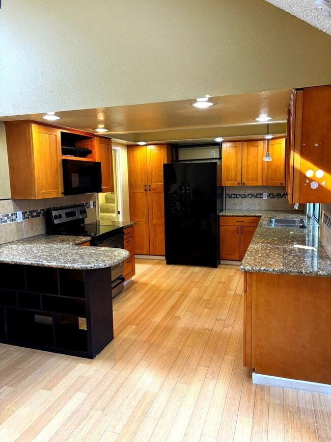 Building Photo - South Cove Commons Gem – Private Beach Access!