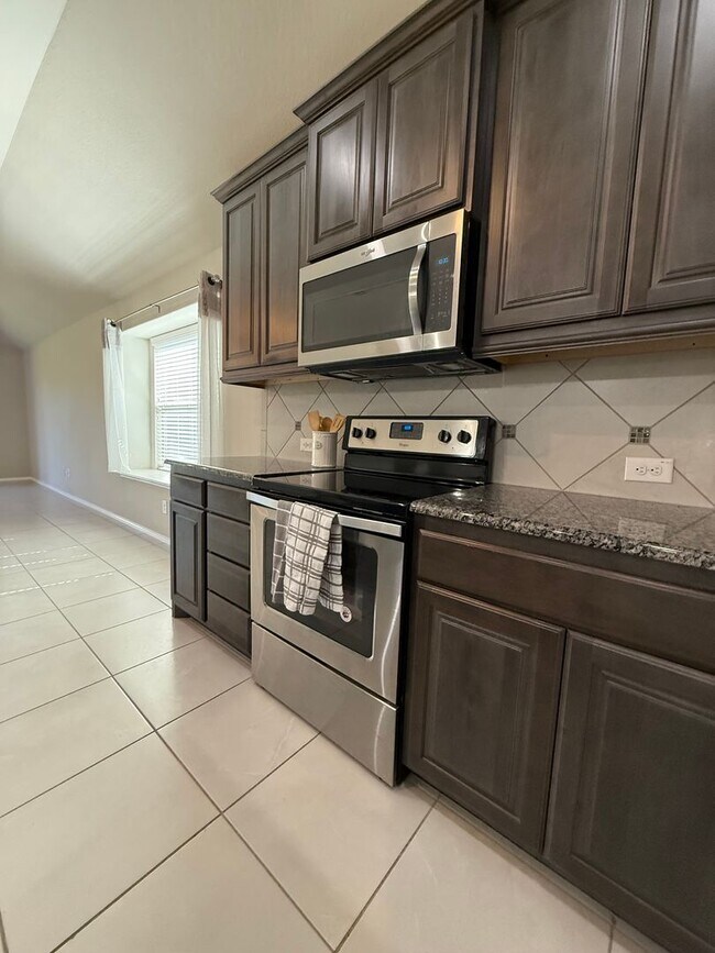 Building Photo - 3/2/2 Heights of Weatherford Estates