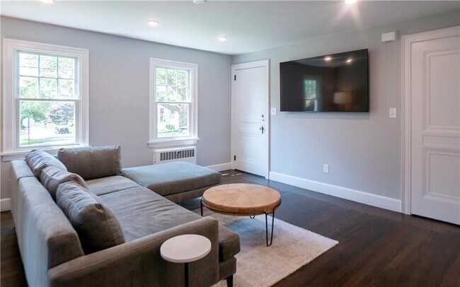 Building Photo - 118 Ruggles Ave