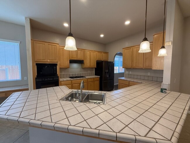 Building Photo - 4-bedroom single story in Sylvan School District!