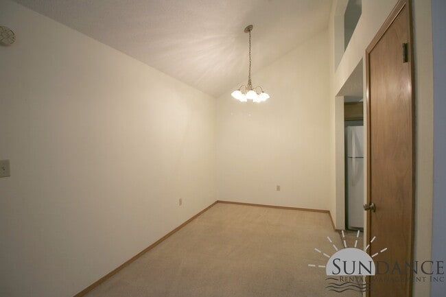 Building Photo - Nice 3 Bedroom Home Close to Both Bases