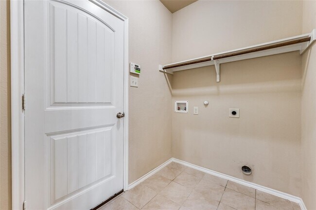 Building Photo - 1028 Lake Woodland Dr