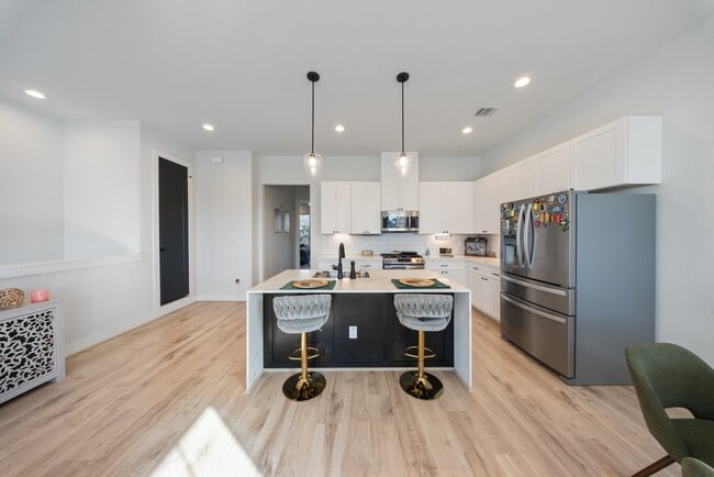 Building Photo - 6130 Campos Dr