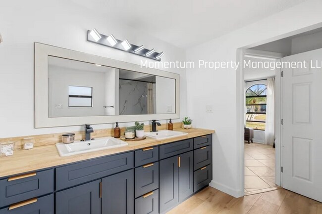 Building Photo - Gorgeous 4 Bedroom in Dunedin! Full Upgraded w/ a Pool!! Don't Miss Out!!