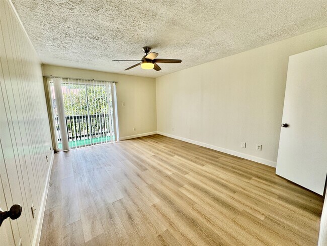 Building Photo - 10555 Turtlewood Ct
