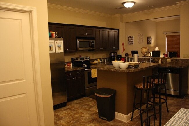 Building Photo - Charming 3 Bedroom 2 bath cottage