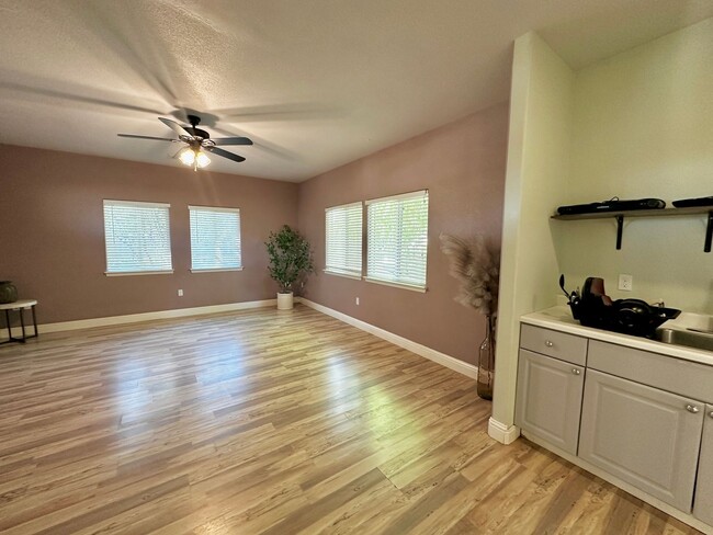 Building Photo - Spacious 1 Bedroom with RIVER TRAIL ACCESS!!