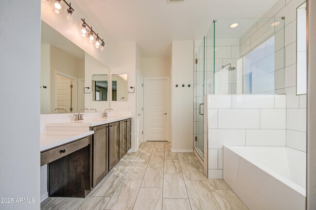 Building Photo - 9856 E Palladium Dr