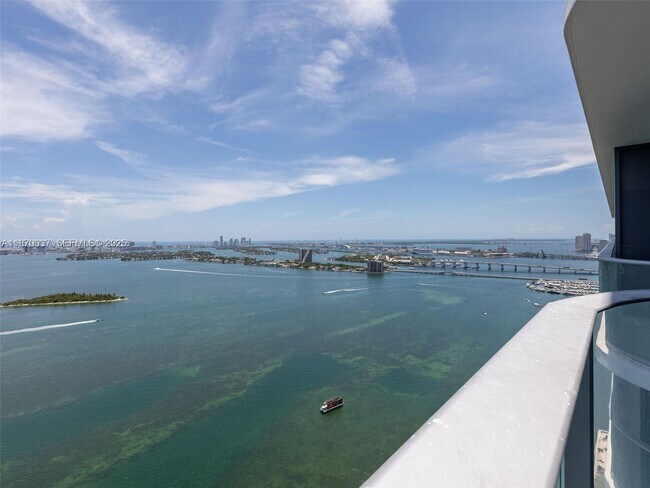 Building Photo - 700 NE 24th St