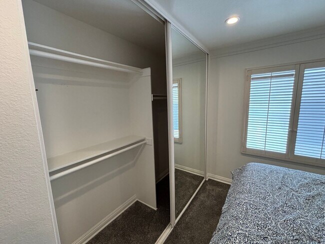 Building Photo - Remodelled Two Bedroom Condo with Ocean Views for Days!