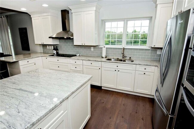 Building Photo - 6740 Spirit Lake Dr