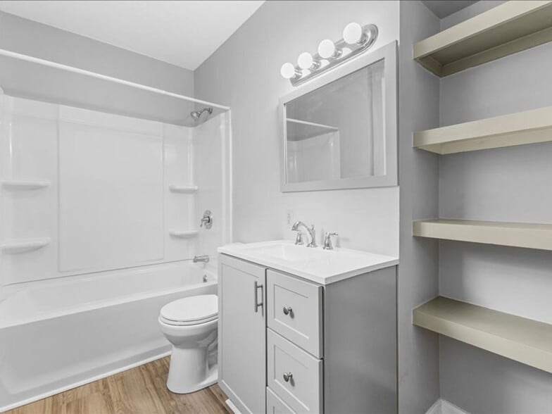 Building Photo - 158 Main St