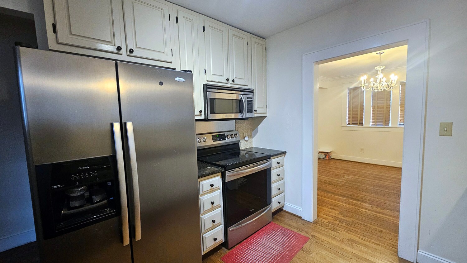 Building Photo - 2610 Woodlawn Dr