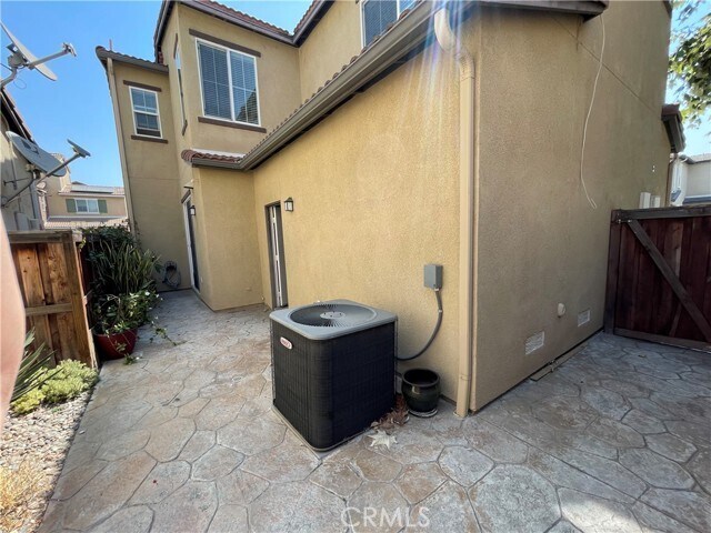 Building Photo - 341 W Pebble Creek Ln
