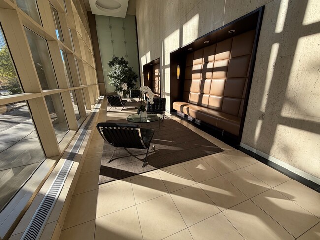 Building Photo - 5320 N Sheridan Rd