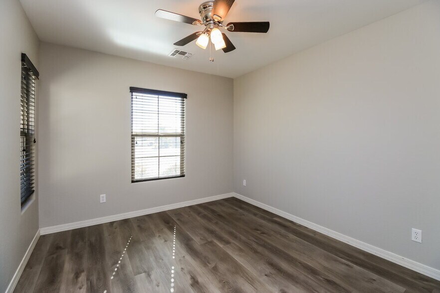 Building Photo - 10826 E Calypso Ave