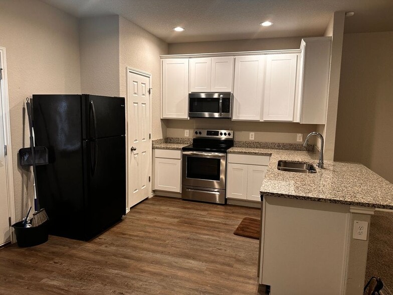 Building Photo - 13014 Heathers Elm