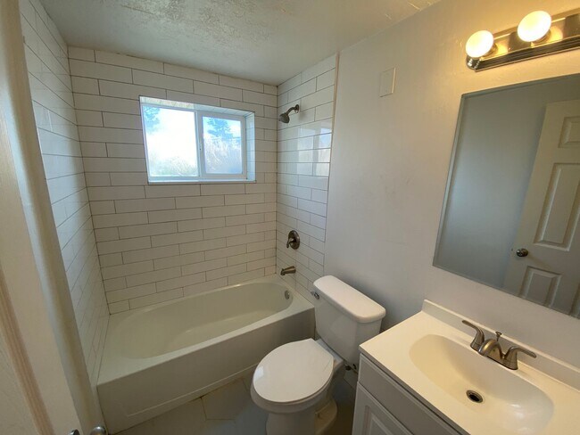 Building Photo - Take a Look at This 4 Bedroom 2 Bathroom Home in West Jordan UT!!