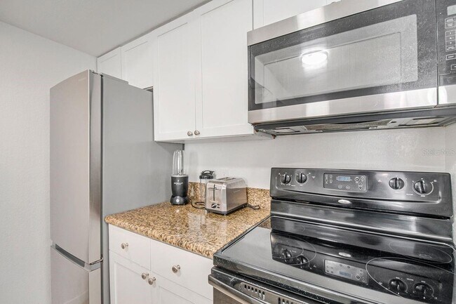 Building Photo - 582 Good Life Wy