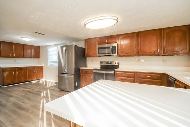 Building Photo - 6310 W Ridgecreek Dr