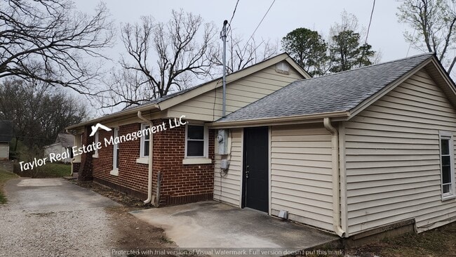 Building Photo - 714 Howell St