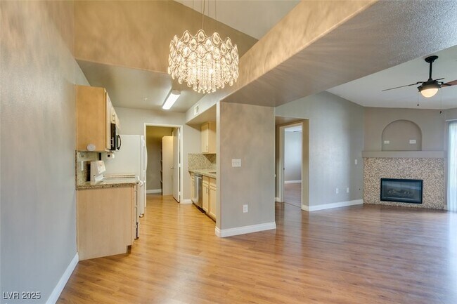 Building Photo - 950 Seven Hills Dr