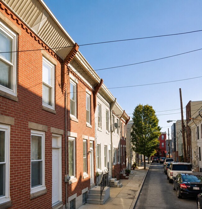 Building Photo - 425 Emily St