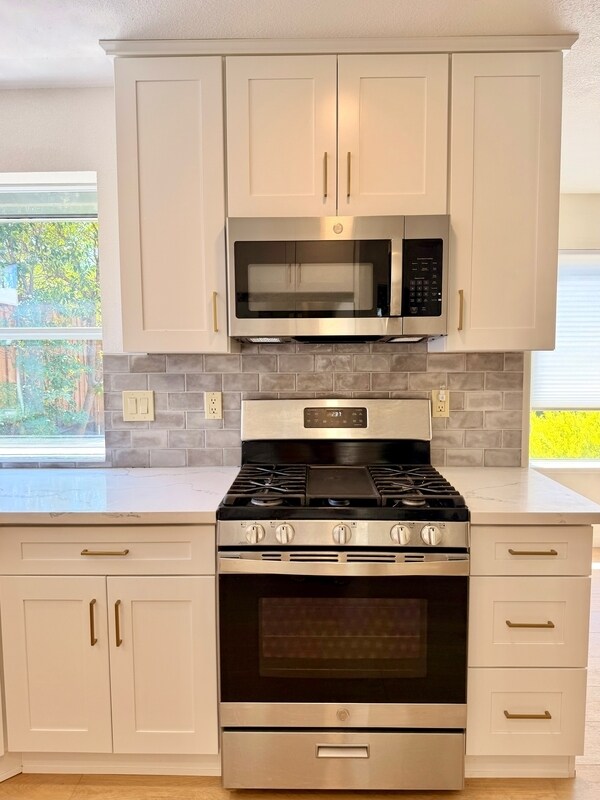 Building Photo - 5663 Montclair Cir