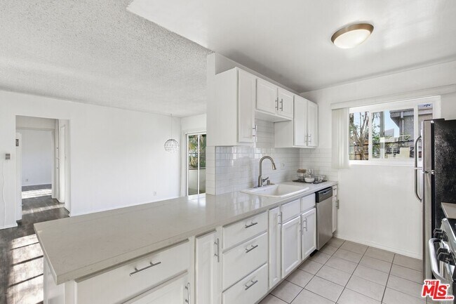 Building Photo - 739 Croft Ave