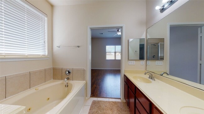 Building Photo - 3818 St Simon Manor Dr