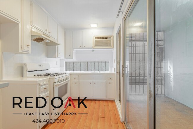 Building Photo - 511 N Kenmore Ave