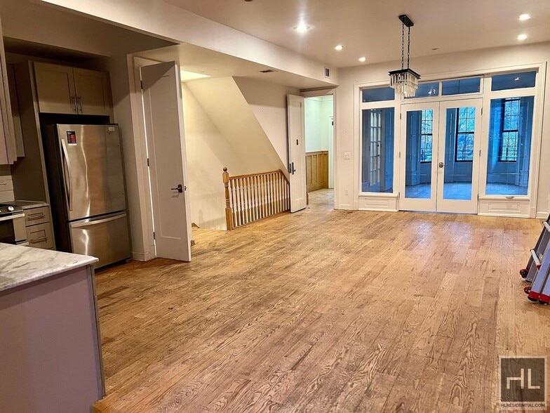 Building Photo - 4BR 3BA Historic Limestone Duplex In Crown...