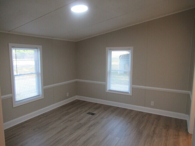 Building Photo - Move-In Ready 3-Bedroom Home in North Lincoln School District!