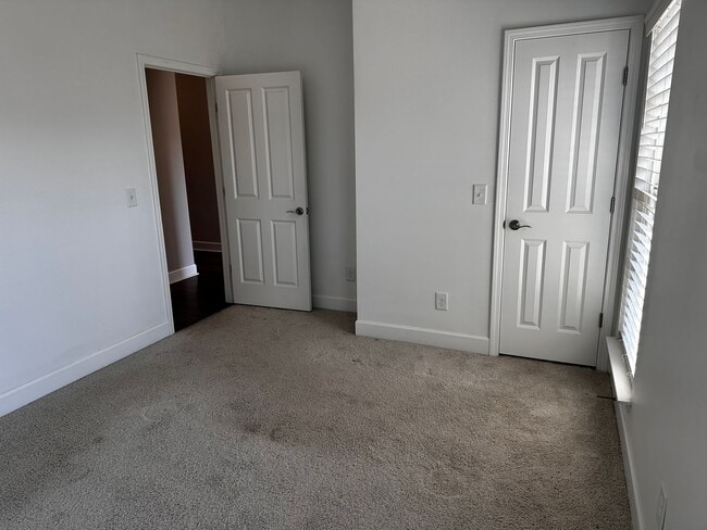 Building Photo - 320 Moira Cir