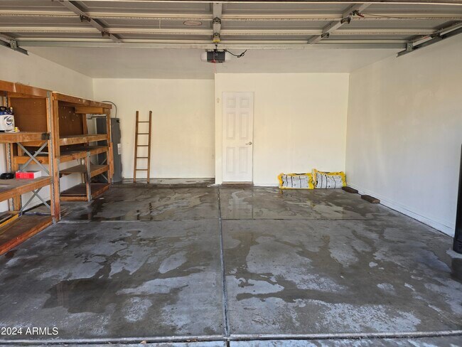 Building Photo - 913 W Sun Coast Dr