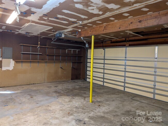 Building Photo - 5823 Rimerton Dr