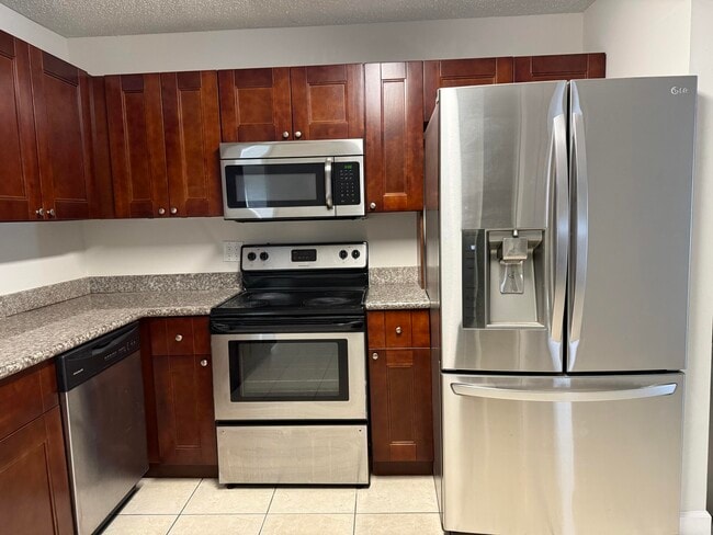 Building Photo - 1372 Birkdale Dr
