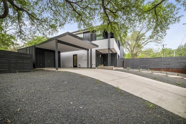 Building Photo - 2003 Melridge Pl