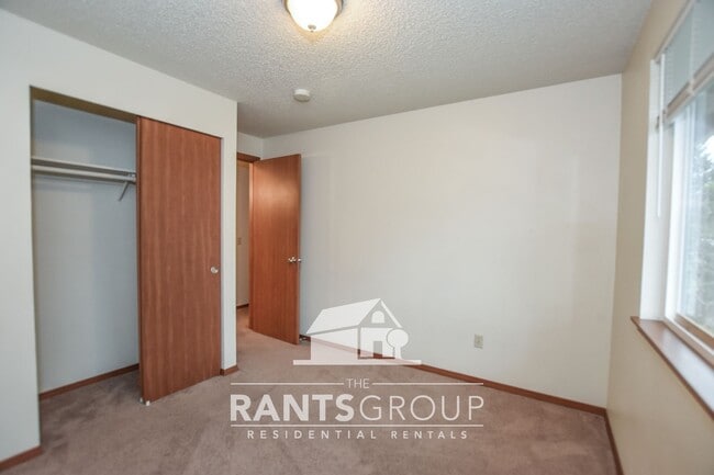 Building Photo - Charming 3 Bedroom Rambler in Great Lacey Location — Apply Today