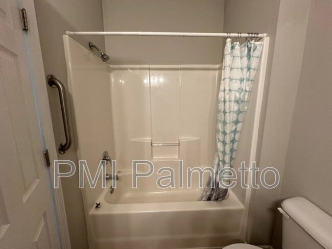 Building Photo - 108 Fairview Park Dr