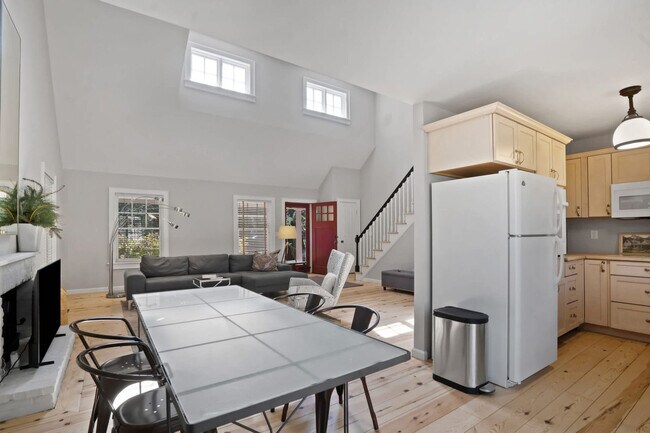 Building Photo - 11 The Pkwy