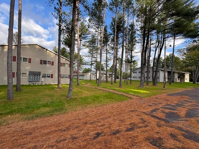 Building Photo - 302 Balsam St