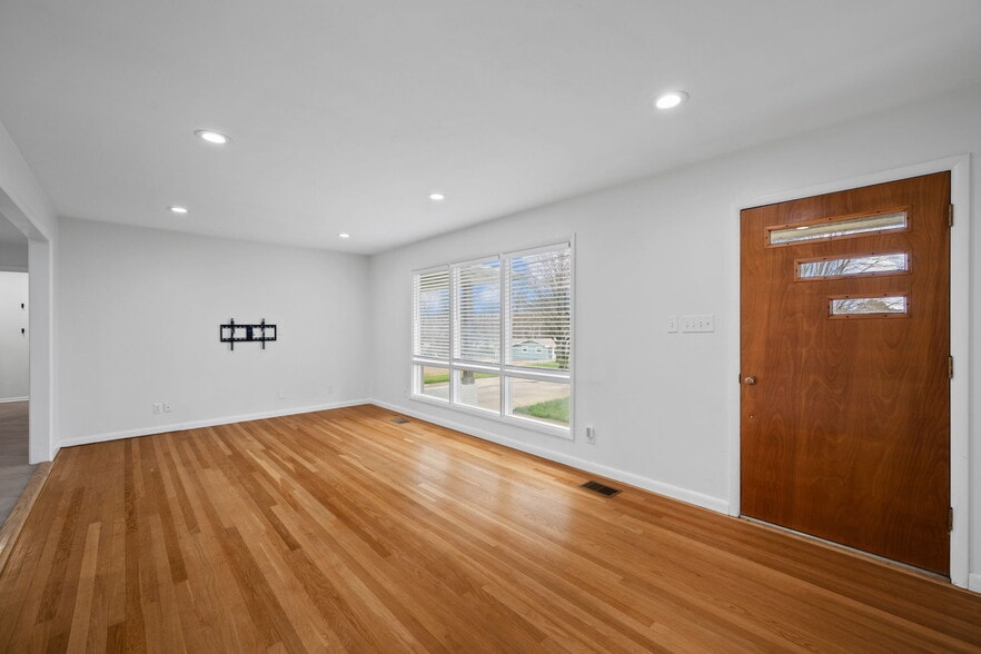 Building Photo - 2115 Ballard Pl