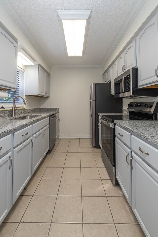 Building Photo - 407 Canberra Dr