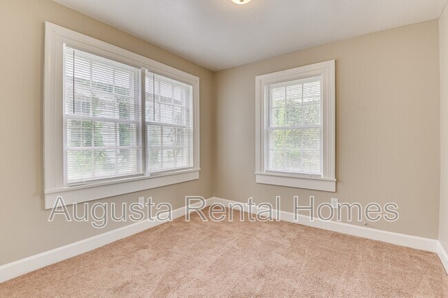 Building Photo - 515 3rd St