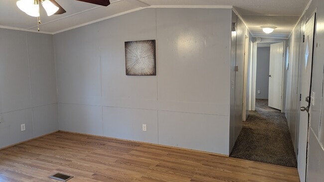 Building Photo - 106 Sumac Ln